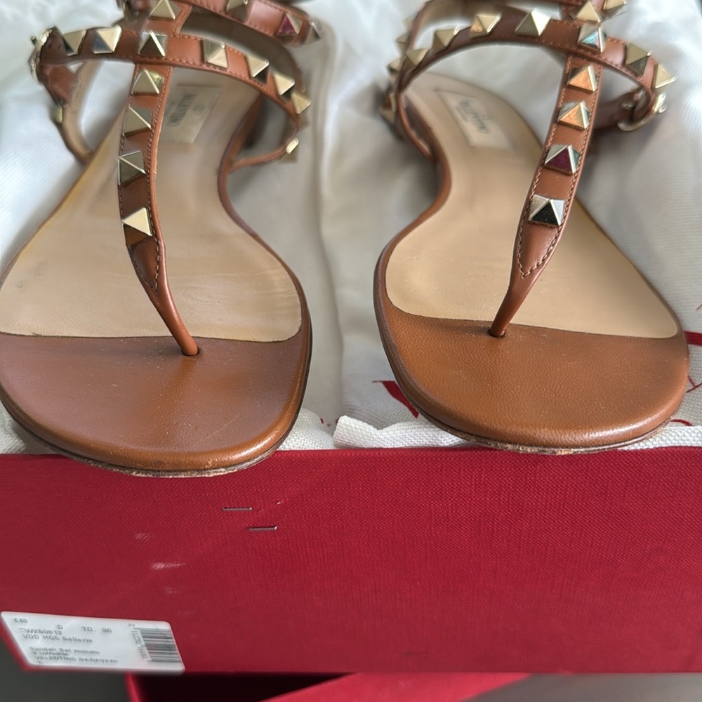 Valentino Garavani
Rockstud Caged Leather Ankle Strap Sandals - Picture 5 of 9